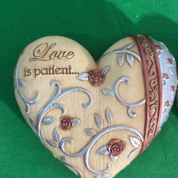 Stacking/nesting three hearts “Love is patient” - Picture 2 of 5